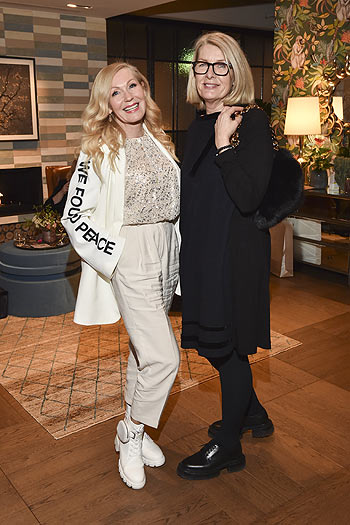 Michaela Sandvoss, Iris Kiefer (Ingolstadt Village) Women for Women Charity Event, Ingolstadt Village am 7.03.2022 Foto:  BrauerPhotos / Goran Nitschke